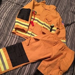 Boys Fireman costume sz 3-4yo by Teetot & Co. Inc.